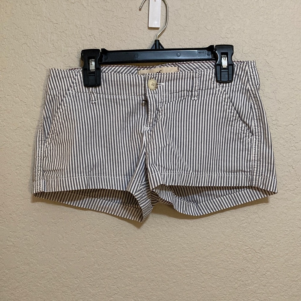 Hollister shorts size 00